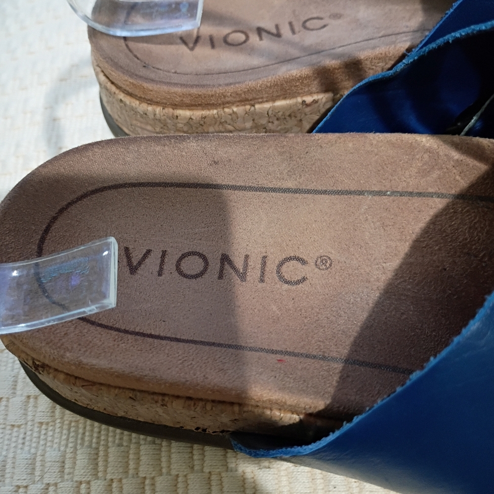 Vionic Navy and Silver Leather Slide Sandals.Like New - Picture 4 of 7